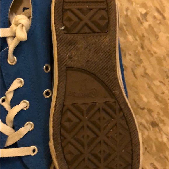 Dark blue low top converse - Picture 2 of 3